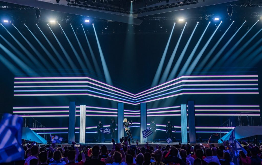 Dynamic stage design with LED screens