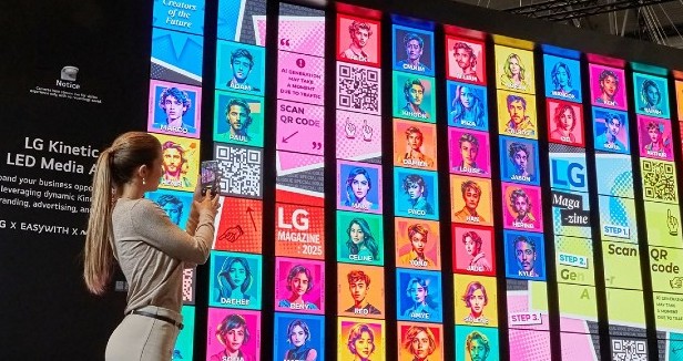 LG kinetic LED turns visitor faces into pop art