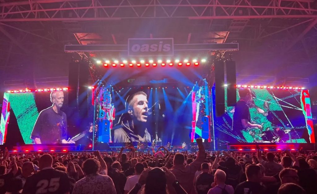 Oasis comes back to stage