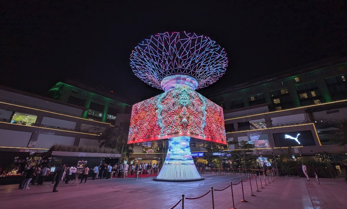 Indian Unveils 12K LED Social Tree, Becoming A New DOOH Landmark