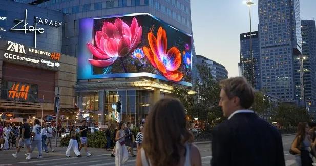Europe's Largest Three-Sided 3D LED Screen Opens in Warsaw