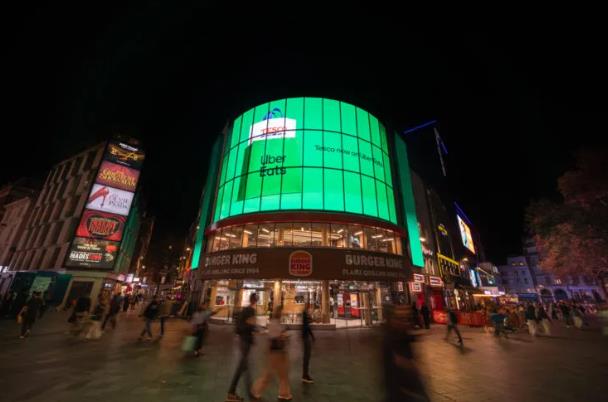 166 m² Curved LED Display Becomes a New Landmark in London’s Leicester Square